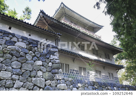 富山：富山市佐藤紀念美術館（富山城跡公園內）的仿城堡塔樓建築 109252646
