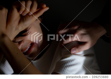 Violence injury image (the injury is special makeup) Violence injury image (the injury is special makeup) 109253880