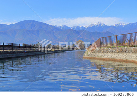 Azumino in late autumn, Jigakei and the Northern Alps 109253906