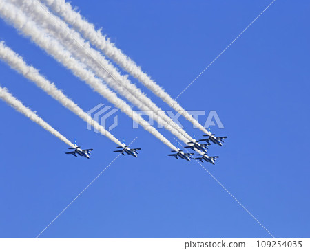 Blue Impulse flying in the blue sky 109254035