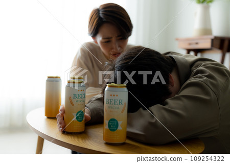 alcoholic family image 109254322
