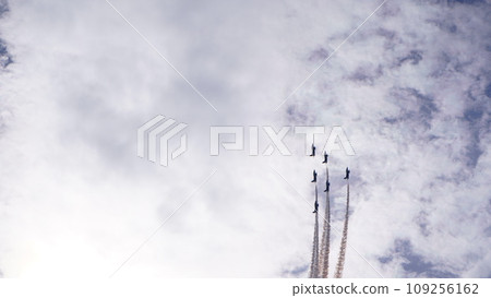 藍色衝動·雜技飛行 藍色衝動·雜技飛行 109256162