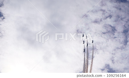 Blue impulse · acrobatic flight Blue impulse · acrobatic flight 109256164
