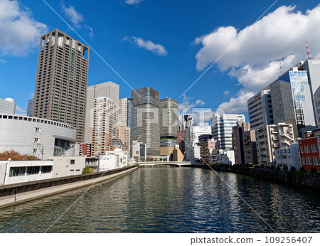 Osaka Nakanoshima skyscrapers and Tosabori River 109256407