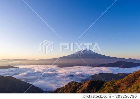 Japanese landscape "Mt. Fuji and sea of clouds" 109256780