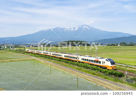 Limited express Inaho running on Mt. Chokai and Uetsu Line in early summer, Sakata City, Yamagata Prefecture Limited express Inaho running on Mt. Chokai and Uetsu Line in early summer, Sakata City, Yamagata Prefecture 109256945