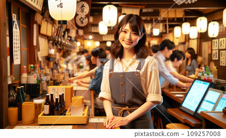 一位美麗的日本女孩在居酒屋打工。 一位美麗的日本女孩在居酒屋打工。 109257008