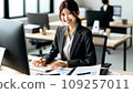 A Japanese female employee wears a suit and works with a smile 109257011