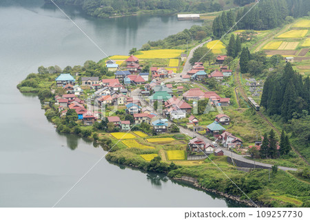 Tadami Line train and Oshi village with Asagiri, Kaneyama Town, Fukushima Prefecture 109257730