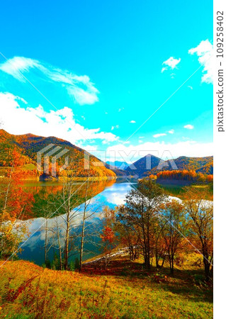 石徠川的源頭，大雪湖畔的鏡湖，火紅的秋天，錦繡的北海道，十月，層雲峽的秋葉，穿越黑嶽山。 109258402