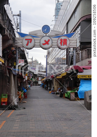 上野阿美橫丁(Ameyoko),清晨的荒涼 上野阿美橫丁(Ameyoko),清晨的荒涼 109258506