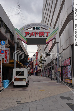 上野阿美橫丁(Ameyoko),清晨的荒涼 上野阿美橫丁(Ameyoko),清晨的荒涼 109258507