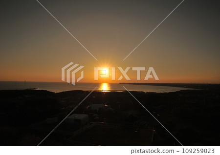 太陽沉入地平線 109259023