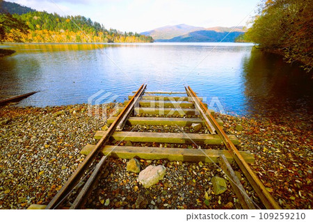 十月秋葉的北海道秋遊、國道273號線、上士幌町的志幌線遺址、糠平湖、鹿追町的湖床鐵道、秋遊 109259210