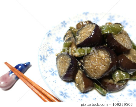 Delicious stir-fried eggplant and peppers with sweet and spicy miso 109259503
