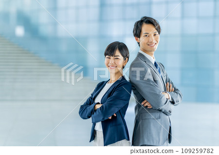 A business person who folds his arms. A business person who folds his arms. 109259782