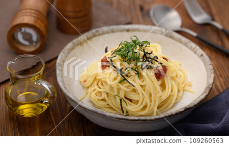 鯡魚子李子義大利麵佐紫蘇葉絲 鯡魚子李子義大利麵佐紫蘇葉絲 109260563