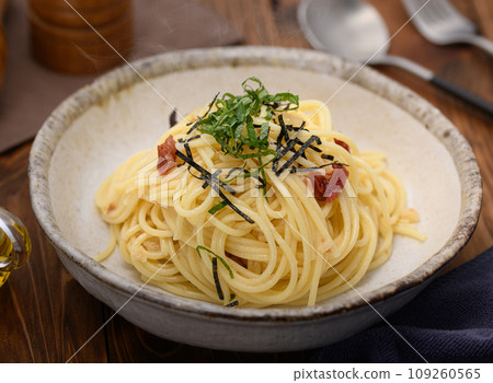 鯡魚子李子義大利麵佐紫蘇葉絲 109260565