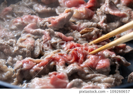 A cooking scene where beef (cut off thighs) is stir-fried in a frying pan. A cooking scene where beef (cut off thighs) is stir-fried in a frying pan. 109260657