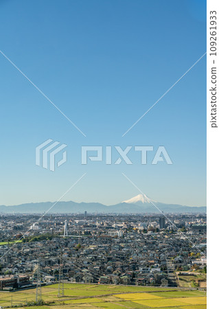 [Saitama Prefecture] Koshigaya cityscape and countryside with clear autumn blue skies (November) 109261933