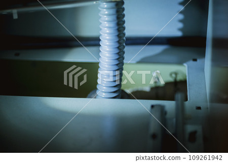 kitchen plumbing 109261942