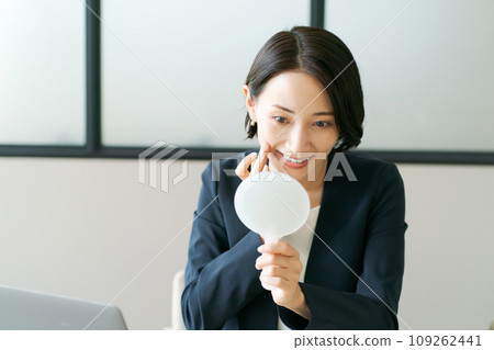 Skin care for women working in the office Skin care for women working in the office 109262441