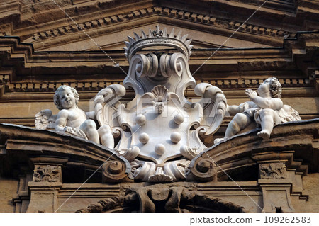 The Medici arms and two angels over the central circular window of Santi Michele e Gaetano church in Florence, Italy 109262583