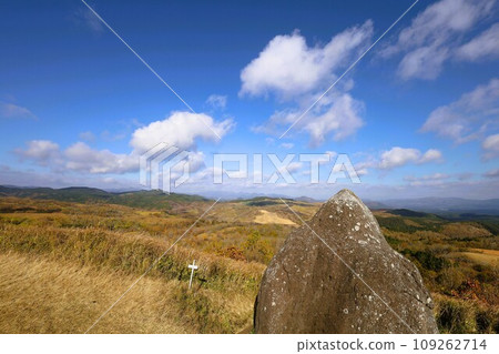 11月,九州之秋,熊本縣阿蘇地區南小國町,大志戶石山散步,秋日高空,九州駕車 11月,九州之秋,熊本縣阿蘇地區南小國町,大志戶石山散步,秋日高空,九州駕車 109262714