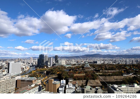 Osaka in November, Osaka Castle Park with autumn leaves, Osaka Business Park with a view of Osaka Castle in the autumn sky, a new hotel 109264286