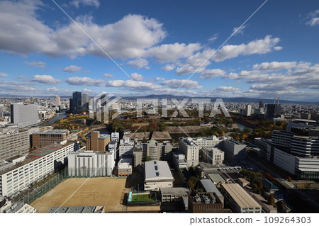 11月的大阪,秋葉的大阪城公園,秋日天空可欣賞大阪城的大阪商務公園,新飯店 11月的大阪,秋葉的大阪城公園,秋日天空可欣賞大阪城的大阪商務公園,新飯店 109264303