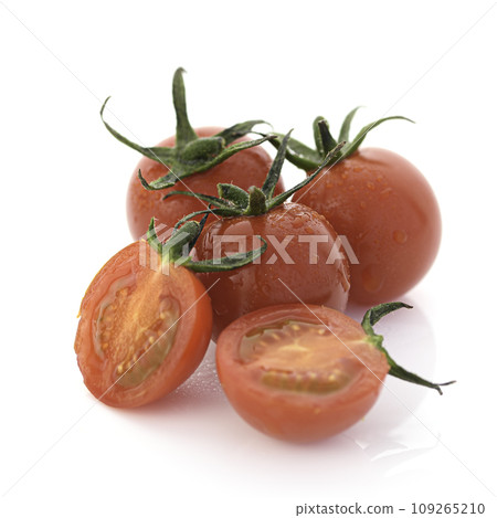新鮮健康的成熟櫻桃番茄 109265210