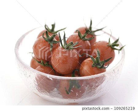 新鮮健康的成熟櫻桃番茄 109265219