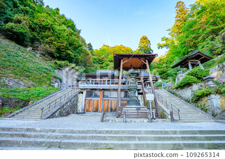 Risshakuji Temple (Yamadera) in early autumn, Yamagata City, Yamagata Prefecture Risshakuji Temple (Yamadera) in early autumn, Yamagata City, Yamagata Prefecture 109265314