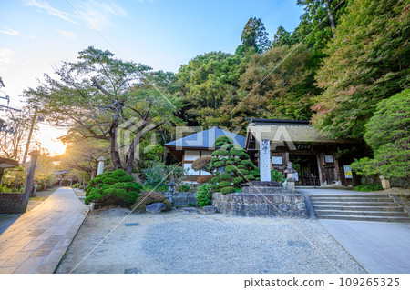 山形縣山形市立石寺(山寺)和初秋的日落 山形縣山形市立石寺(山寺)和初秋的日落 109265325