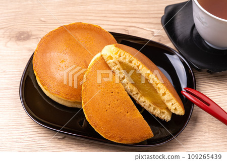 Dorayaki (sweet potato filling) 109265439