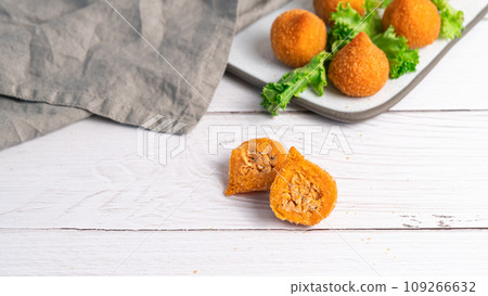 Chicken coxinha, chicken Brazilian snacks 109266632