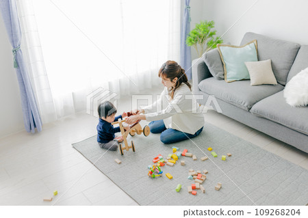 母親和孩子一起玩 母親和孩子一起玩 109268204