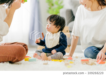 Parents playing with children 109268220