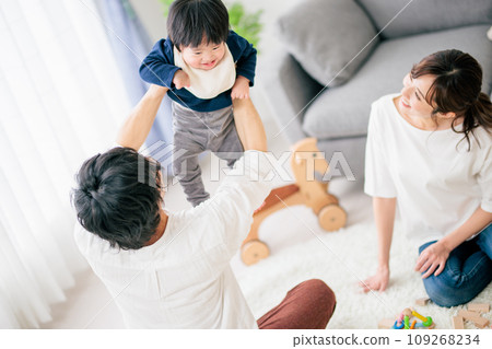 Parents playing with children 109268234
