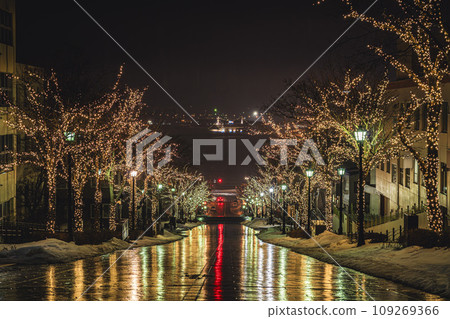 北海道函館市八幡坂和夜晚的燈飾 109269366