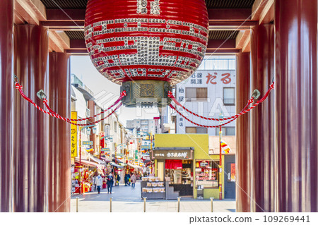 Kawasaki Daishi Daisanmon and Nakamise Street [Kanagawa Prefecture, Kawasaki City, Kawasaki Ward] 109269441