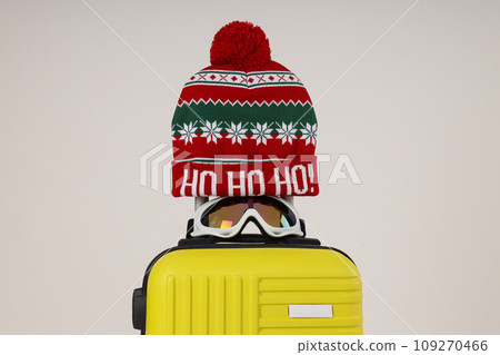 A suitcase with a festive hat and glasses 109270466