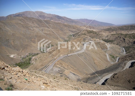 morocco road 109271581