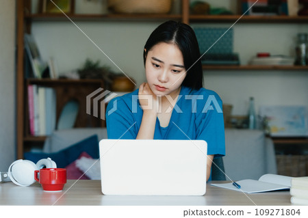 研究計算機的一個少婦 研究計算機的一個少婦 109271804