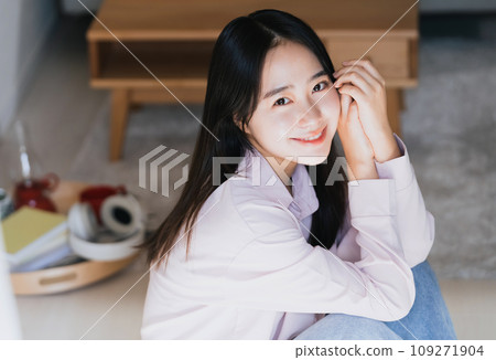 A young woman who started living alone A young woman who started living alone 109271904