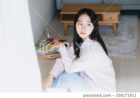 一個開始獨居的年輕女子 109271911
