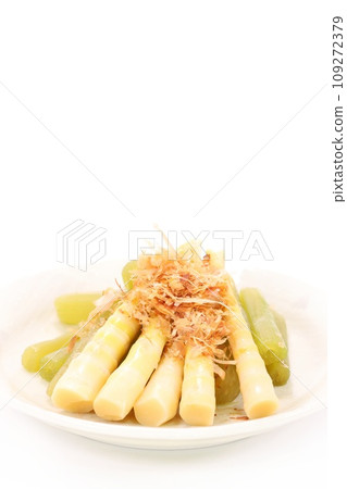 Princess bamboo shoots, butterbur, simmered dish, simmered, bright background Princess bamboo shoots, butterbur, simmered dish, simmered, bright background 109272379