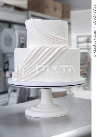 process making white wedding cake process making white wedding cake 109272718