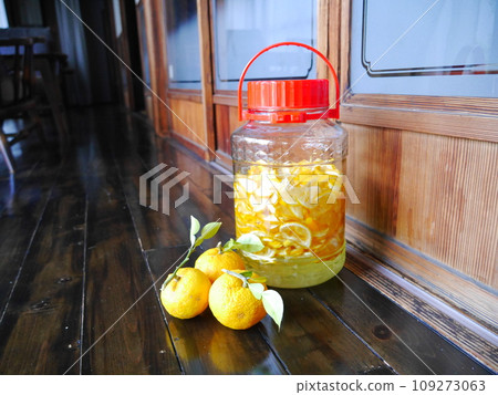 Homemade yuzu syrup and yuzu Homemade yuzu syrup and yuzu 109273063