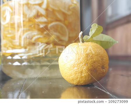 Homemade yuzu syrup and yuzu Homemade yuzu syrup and yuzu 109273099